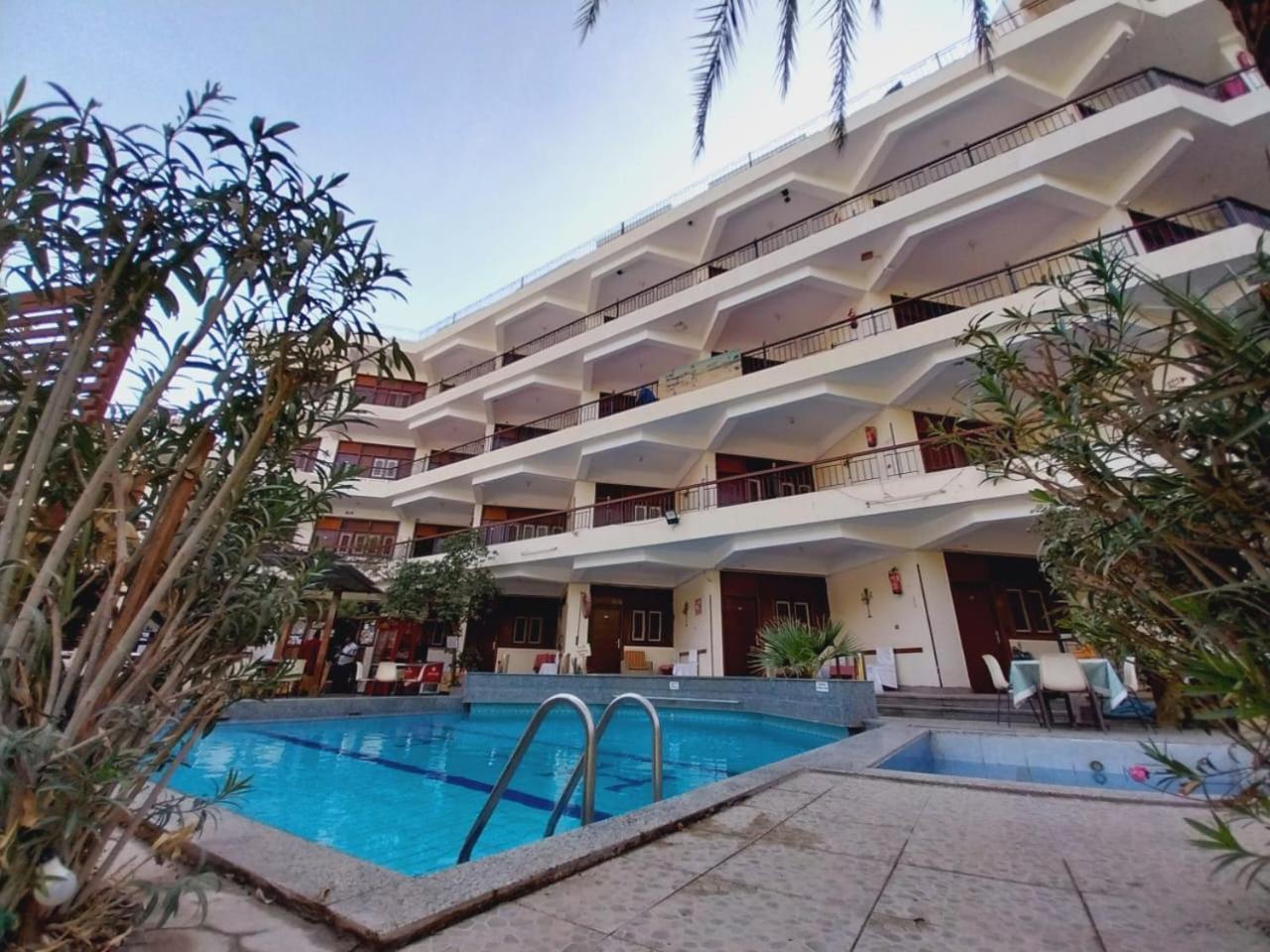 Rezeiky Hotel & Camp Luxor Exterior photo